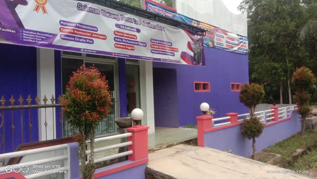 Kampus Kurti College